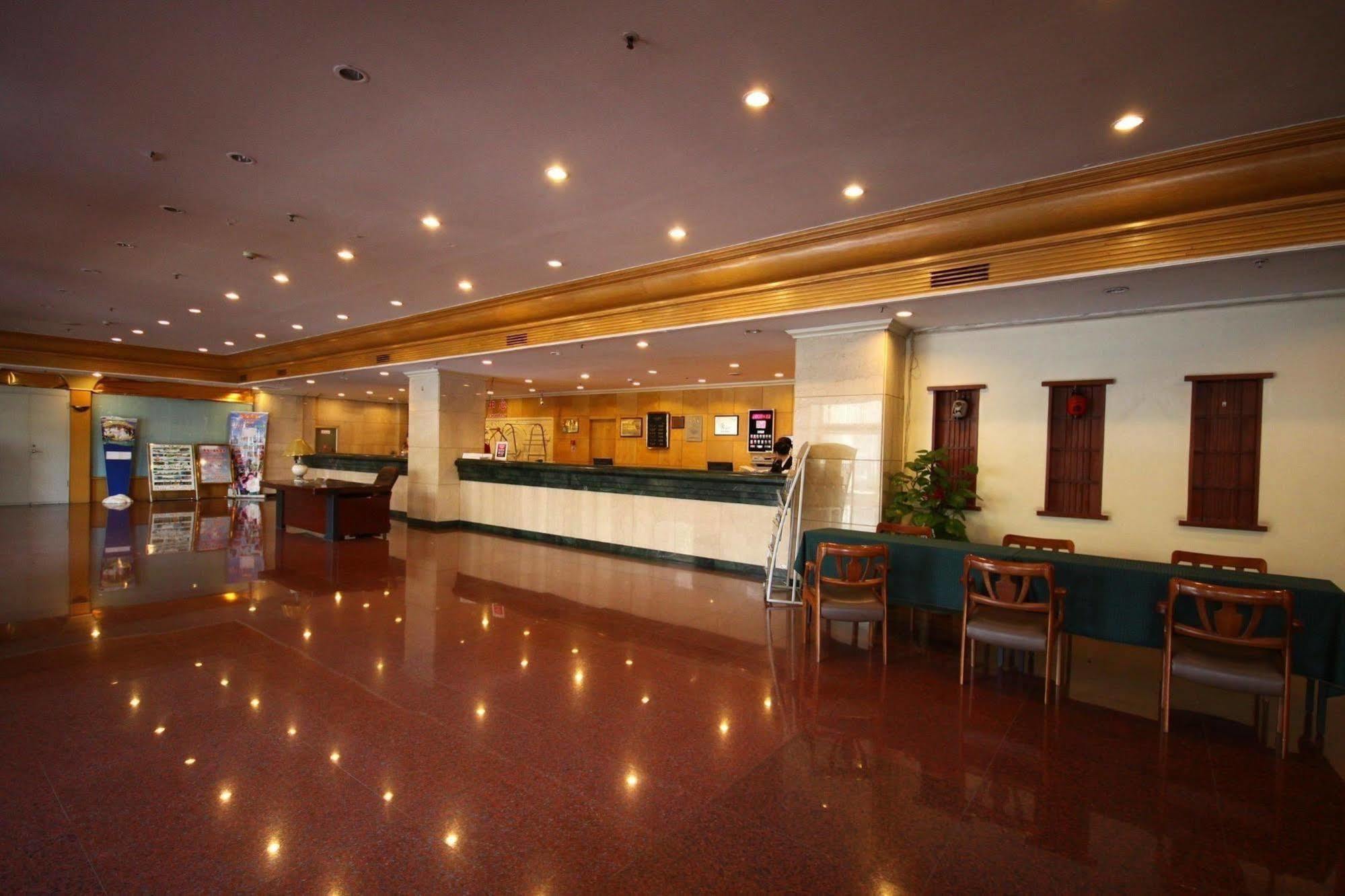 Hampton By Hilton Dalian Zhongshan Bagian luar foto