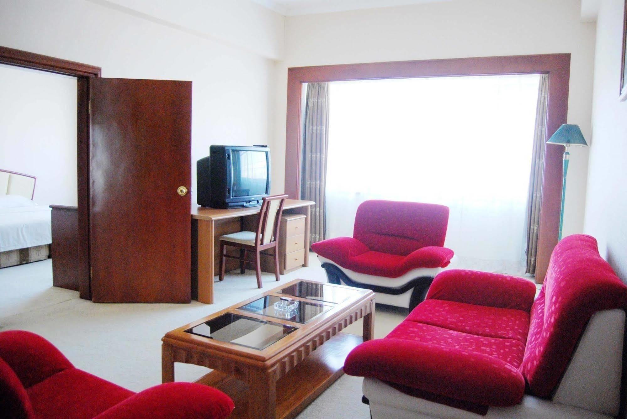 Hampton By Hilton Dalian Zhongshan Bagian luar foto