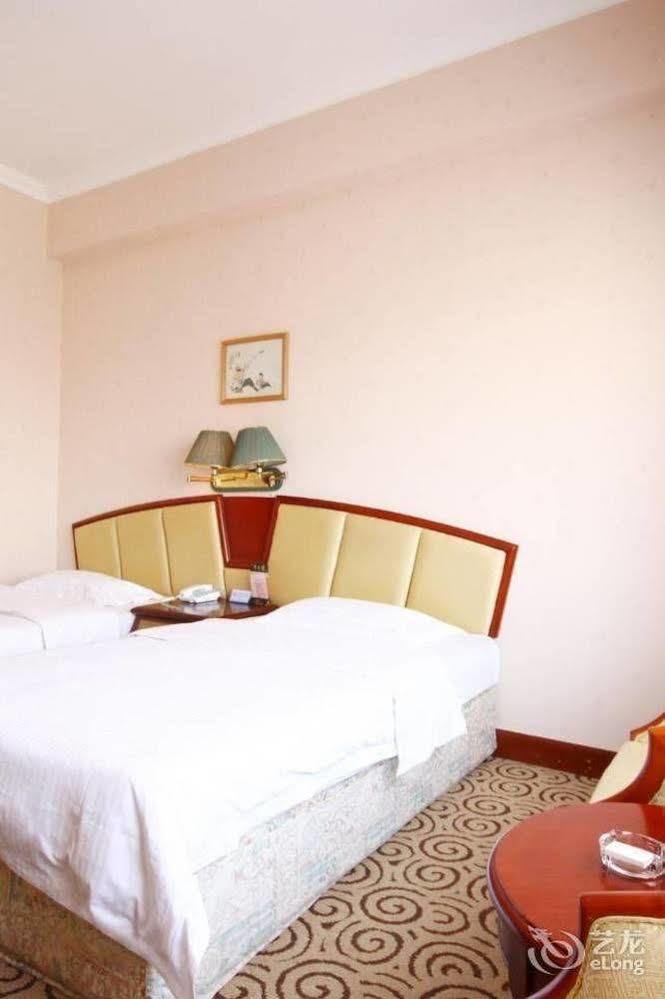 Hampton By Hilton Dalian Zhongshan Bagian luar foto